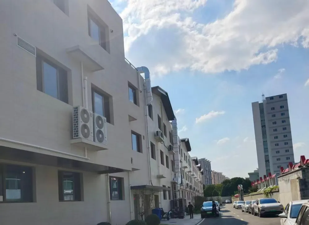 Proč jsou porcelánové dlaždice travertinového vzhledu ideální pro velké komerční projekty Plaza?